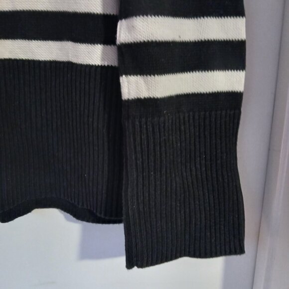 GAP Women's  Boxy Black and White Striped Sweater  SZ S - Picture 6 of 10